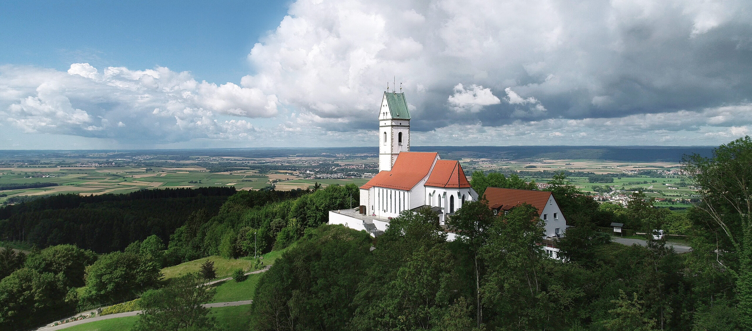 Bussenkirche, Rund um den Bussen
