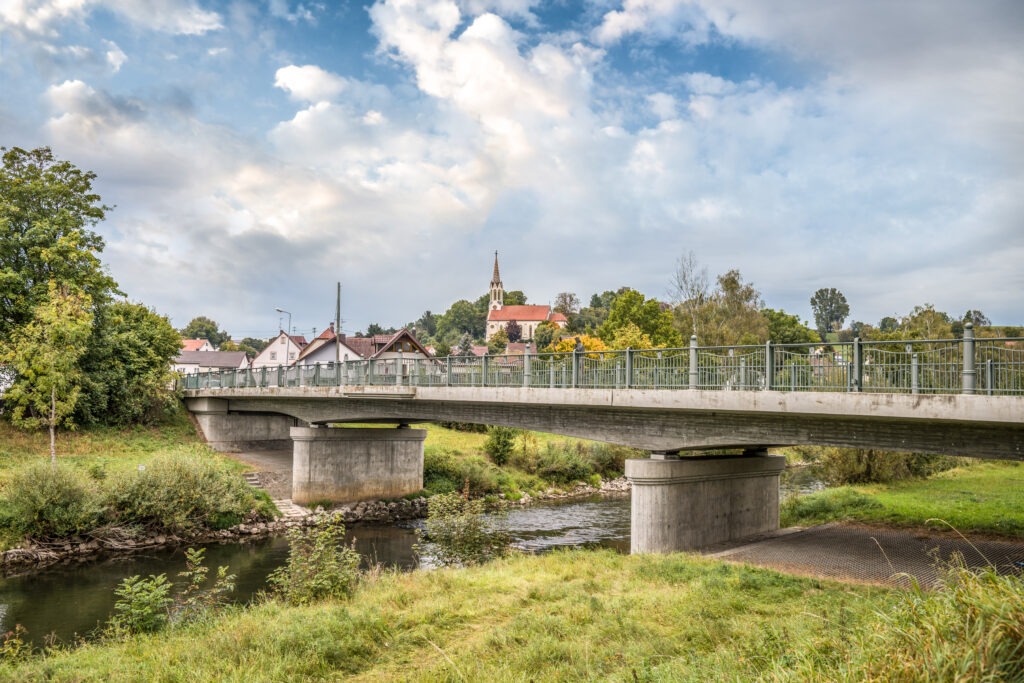 Ertingen, Donaubrücke, Ferien rund um den Bussen